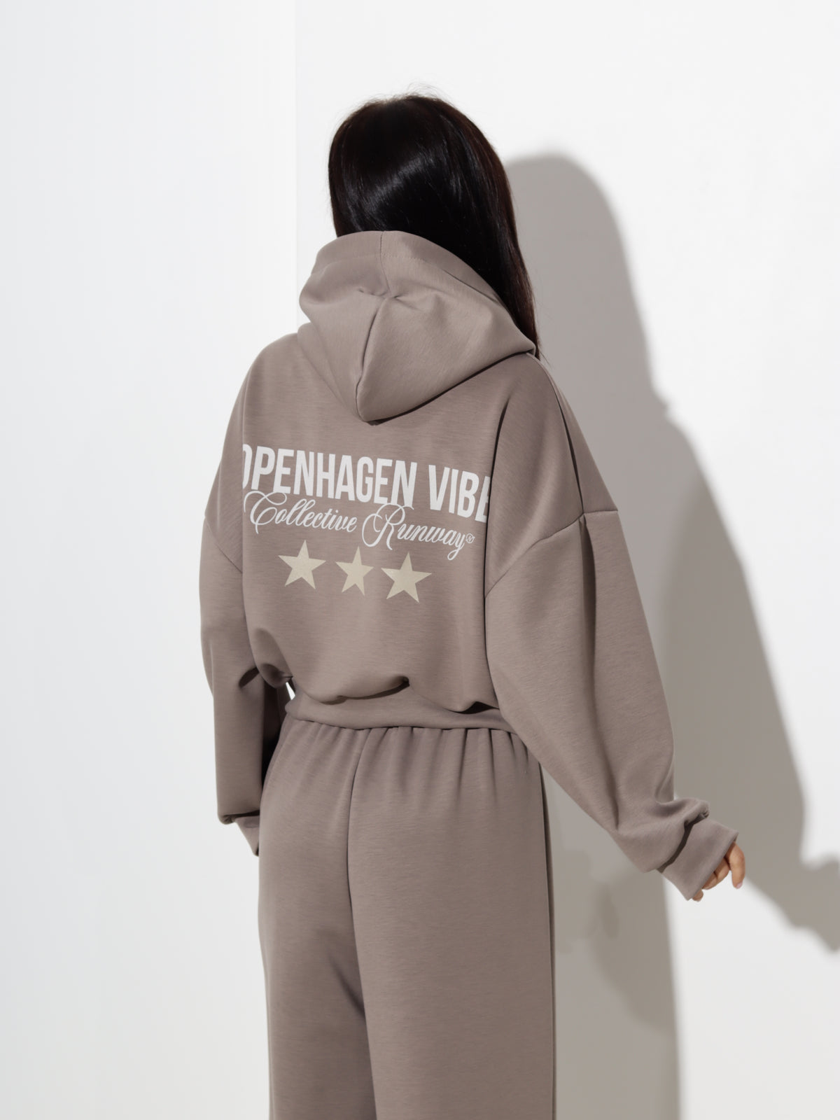 Taupe džemperis/ hūdijs ar rūtainu kapuces oderi- 21297