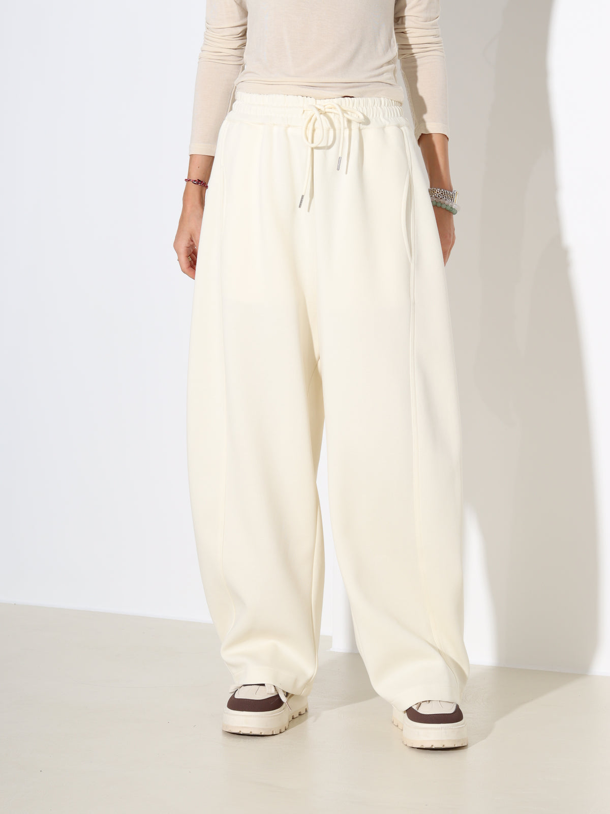 Pienbaltas oversize sportiska stila bikses - 18133