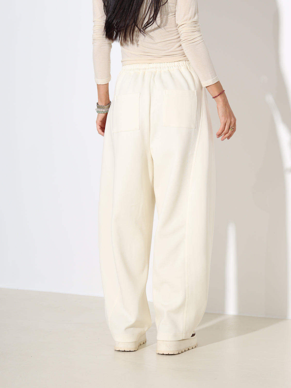Pienbaltas oversize sportiska stila bikses - 18133