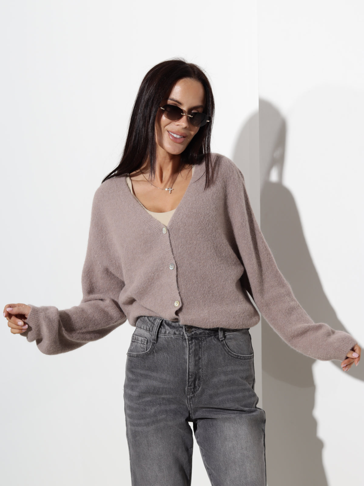Taupes alpakas/vilnas jaka "V" dekoltē- 20324