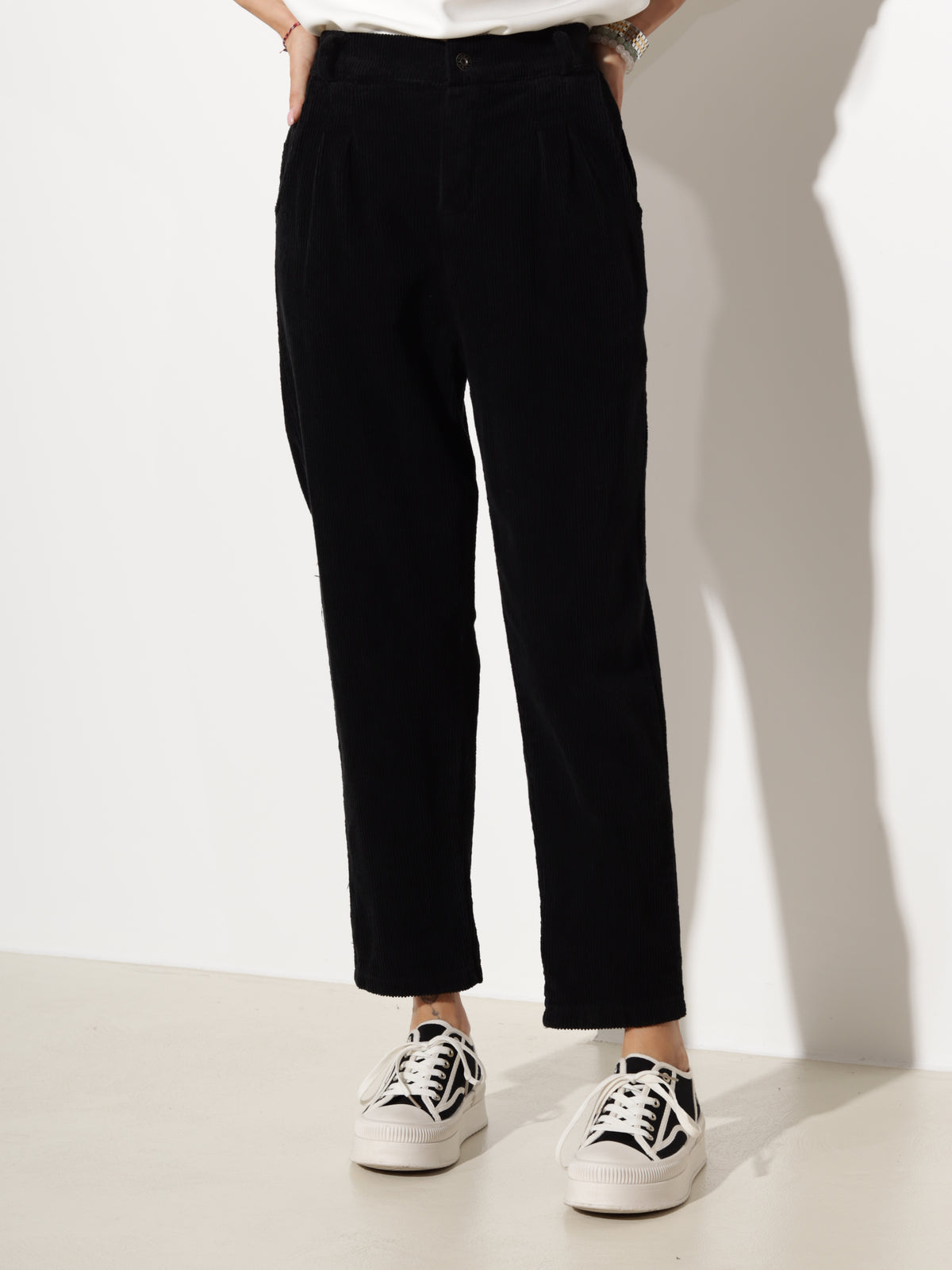 Melns velveta "Mom fit" tipa bikses- 20617