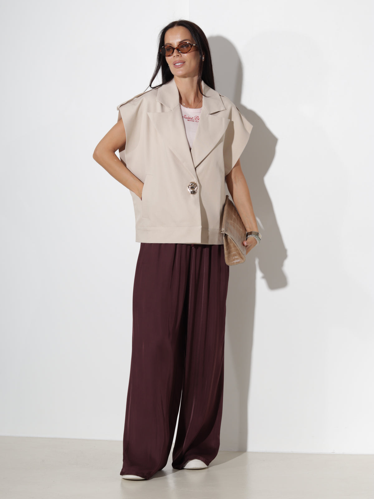 Bēša oversize veste ar zelta krāsas spiedpogu un platu apkakli - 20365