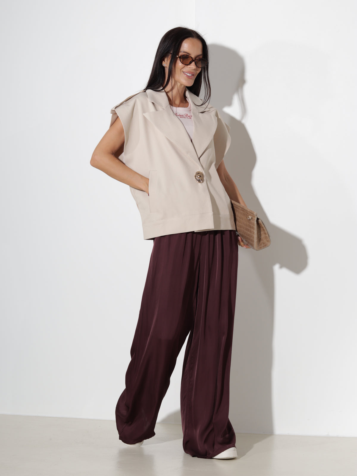 Bēša oversize veste ar zelta krāsas spiedpogu un platu apkakli - 20365