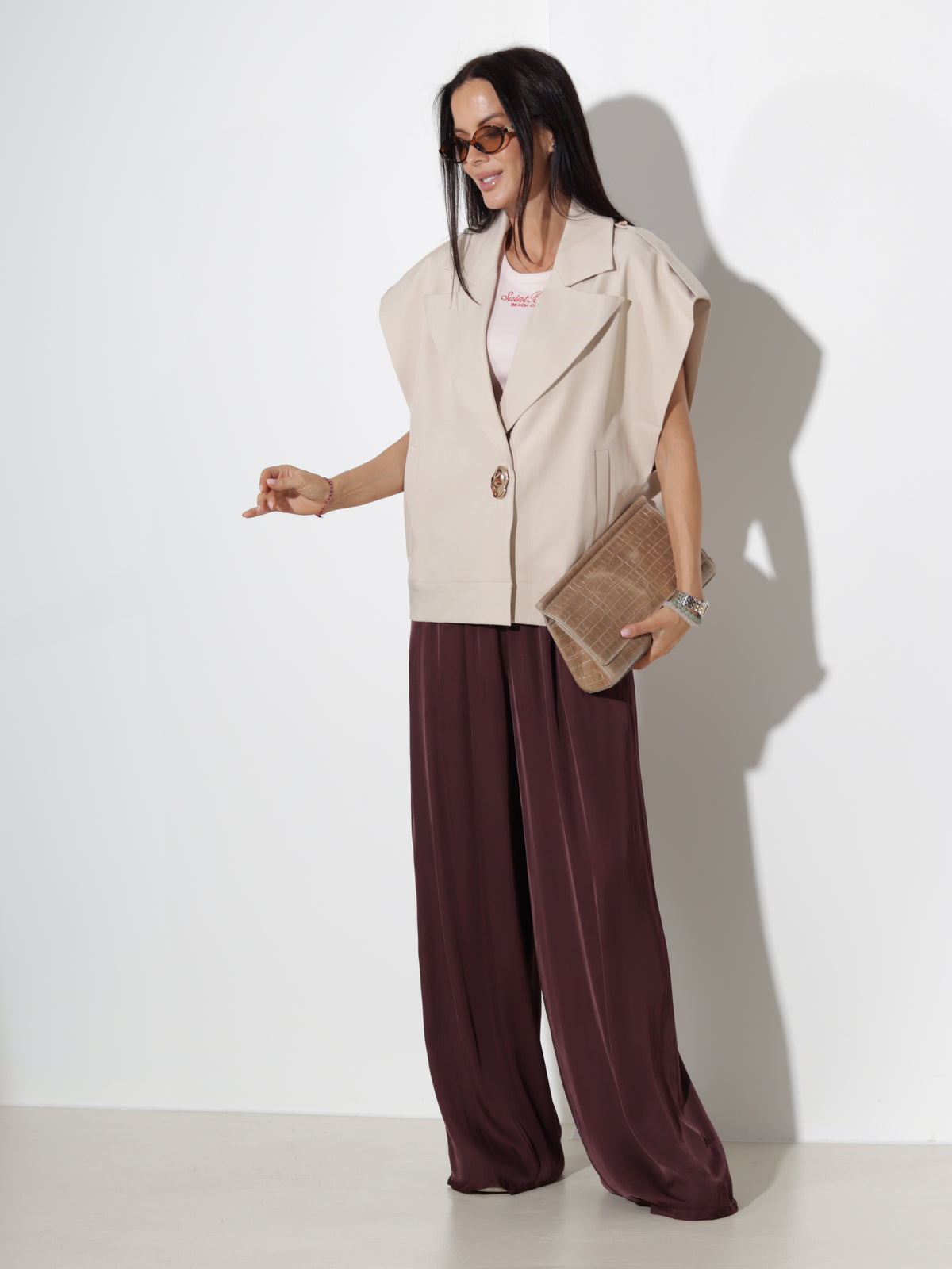 Bēša oversize veste ar zelta krāsas spiedpogu un platu apkakli - 20365