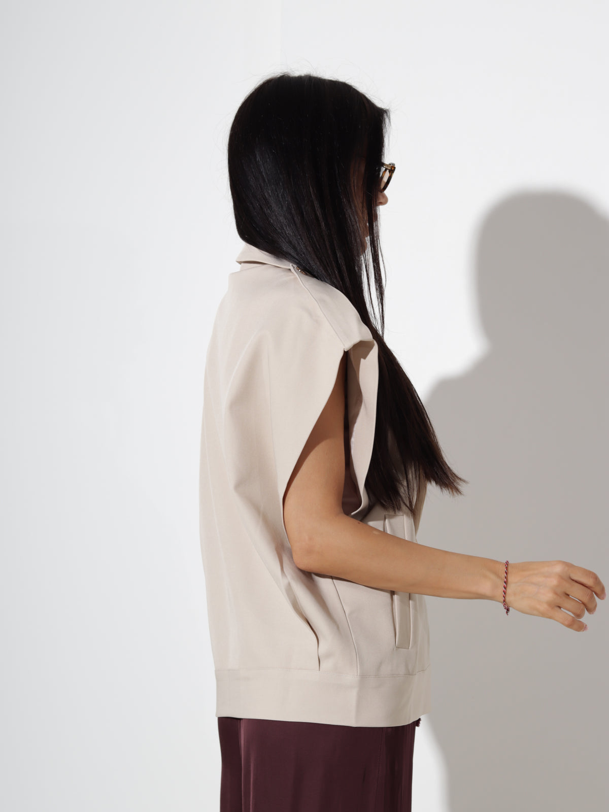 Bēša oversize veste ar zelta krāsas spiedpogu un platu apkakli - 20365