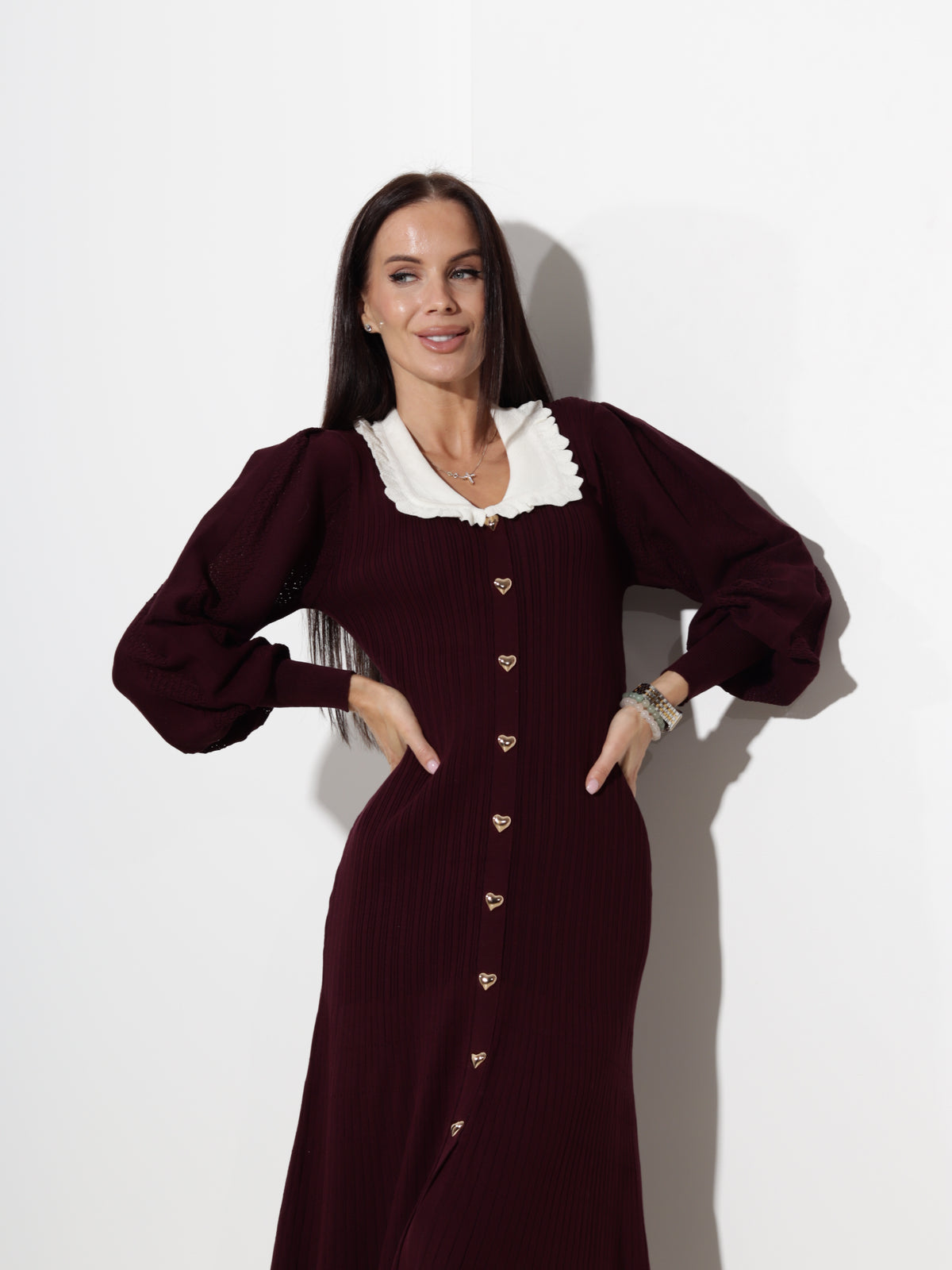 Bordo adīta kleita ar baltu apkaklīti - 21303