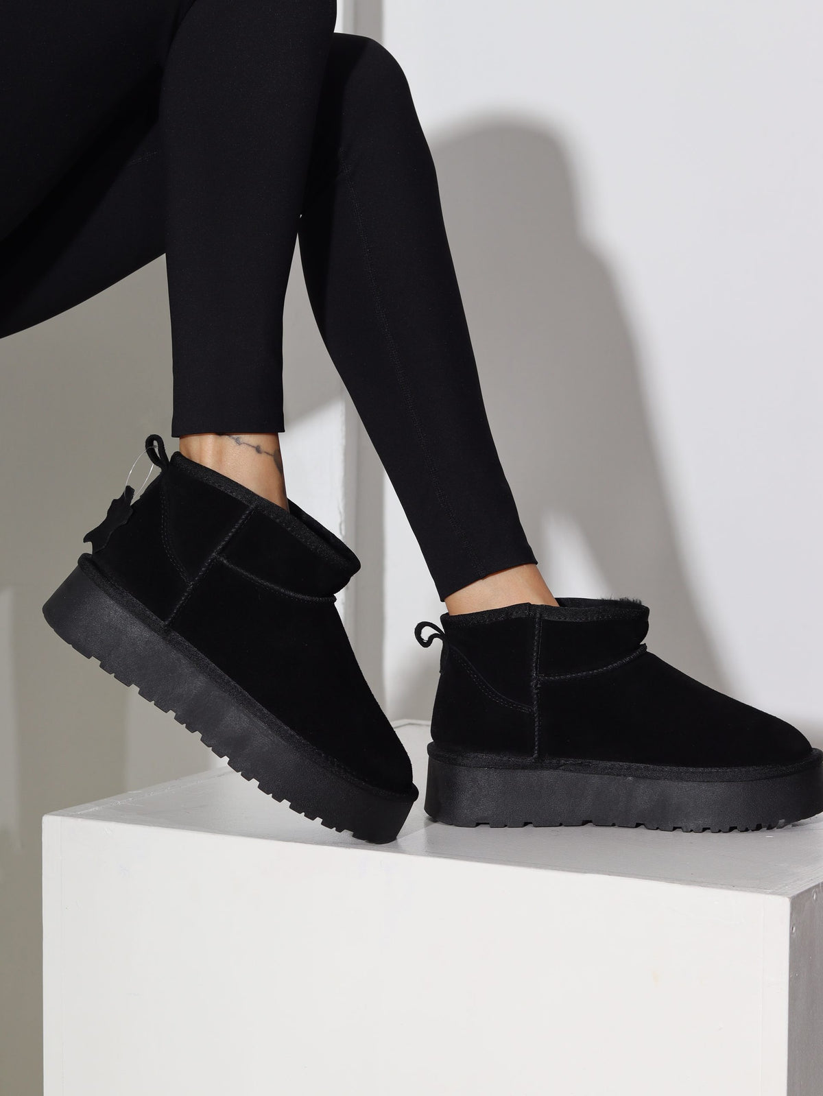 Melni, d/zamšādas mini 'UGG' tipa zābaki - 16476