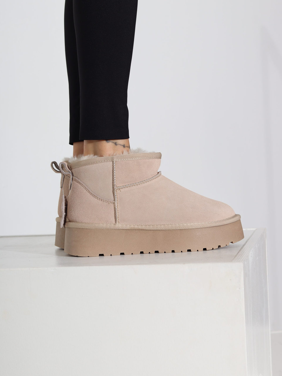 Bēši, d/zamšādas mini 'UGG' tipa zābaki - 16475