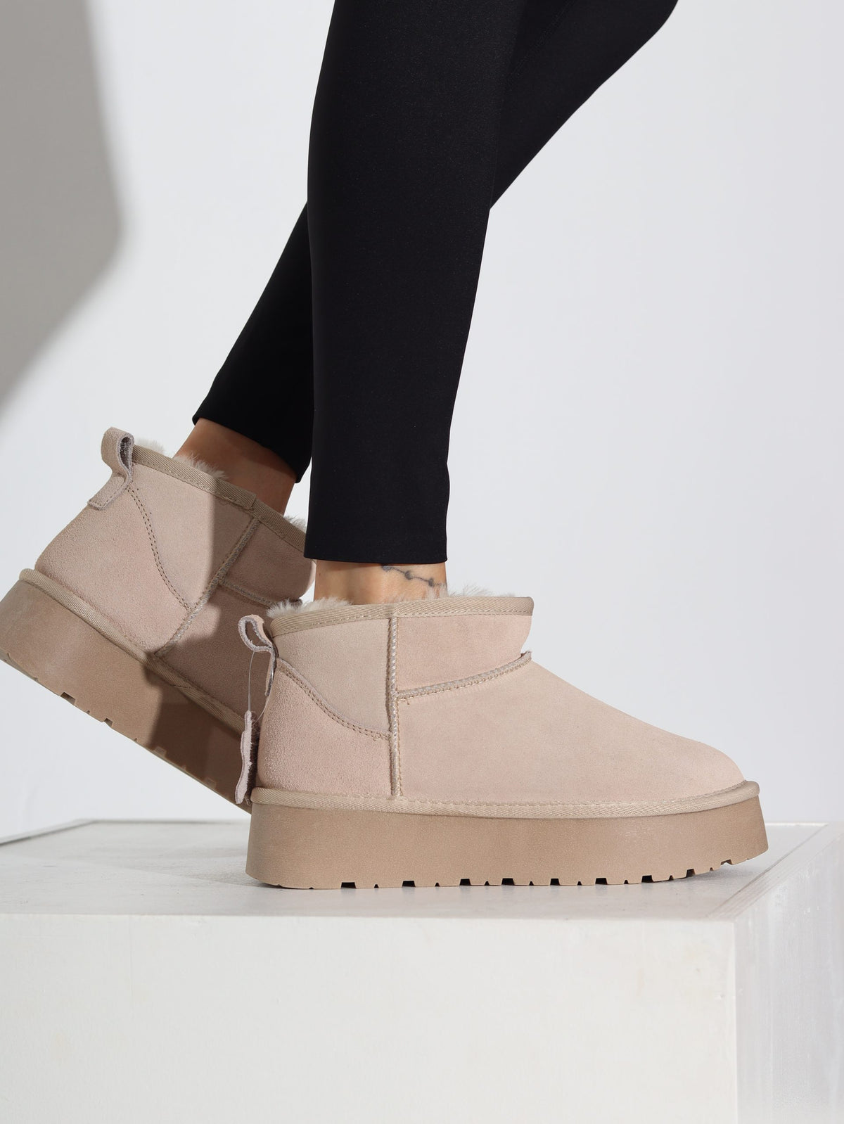 Bēši, d/zamšādas mini 'UGG' tipa zābaki - 16475