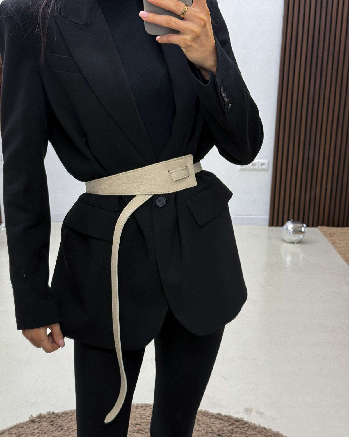 Bēša vonių kambario kablina be baldų (trapecijos) - 13809