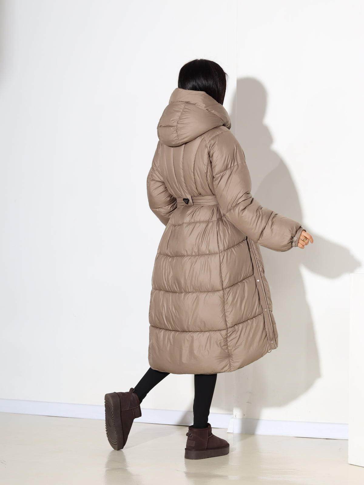 Bēša midi virjaka ar jostu un stilizētu sānu vīli - 17830