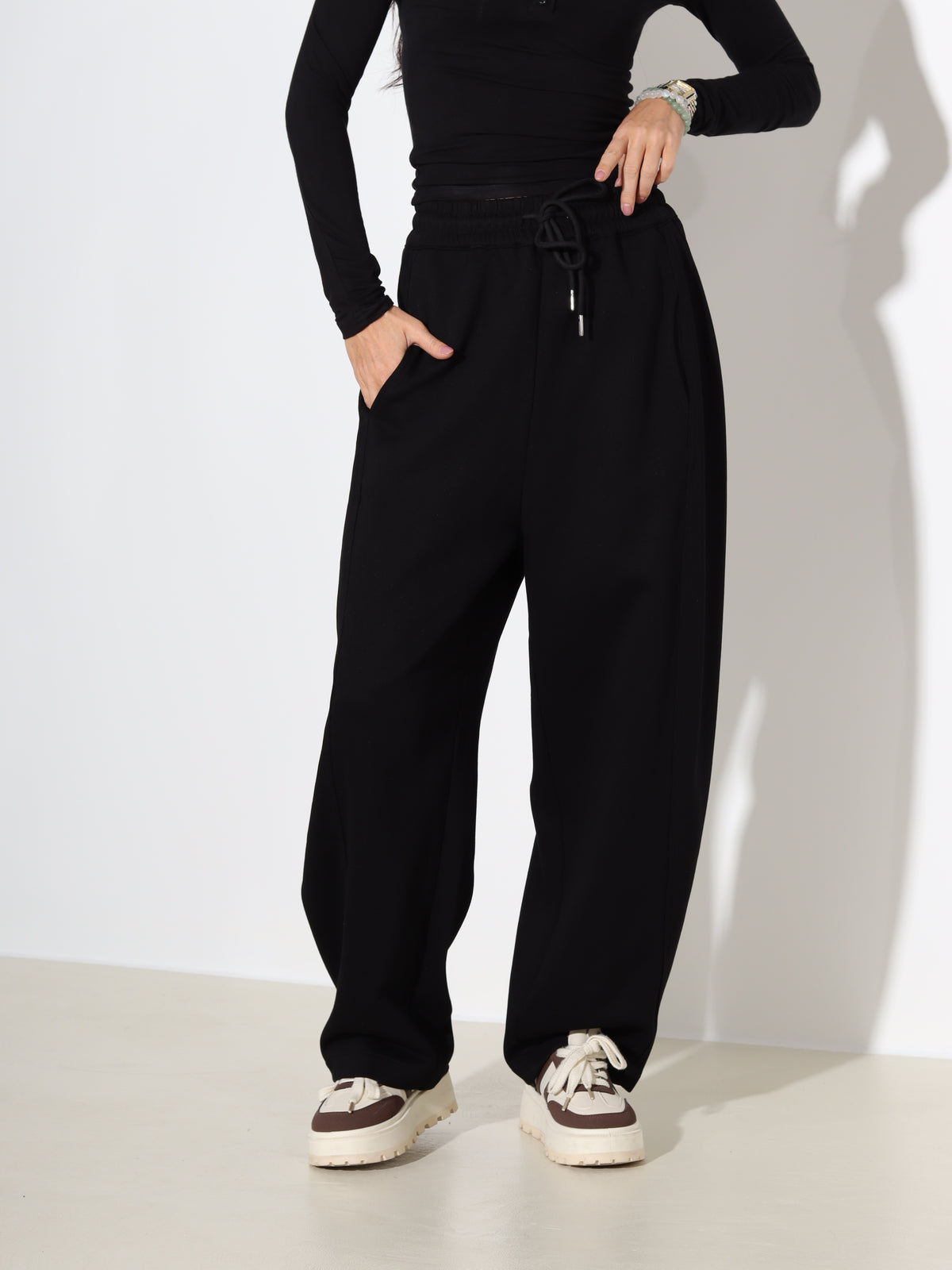 Melnas oversize sportiska stila püksid - 18134