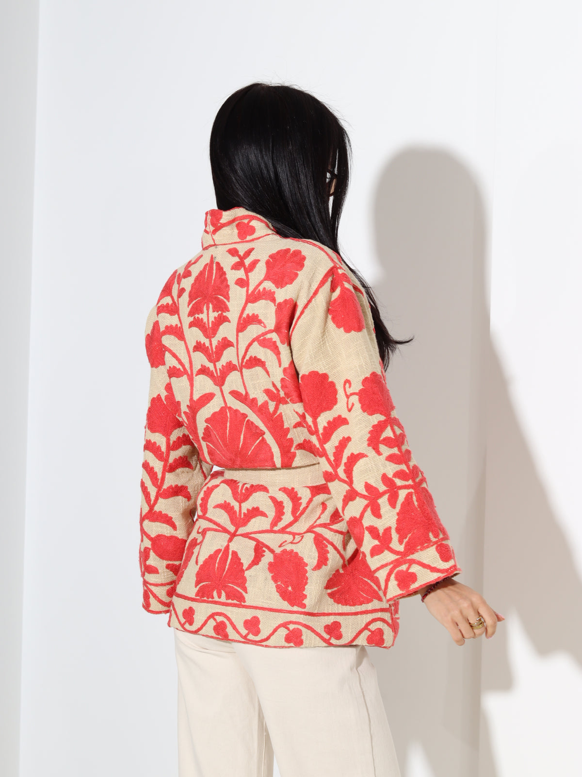 Bēšas krāsas kimono džutas stila audumā - 18337