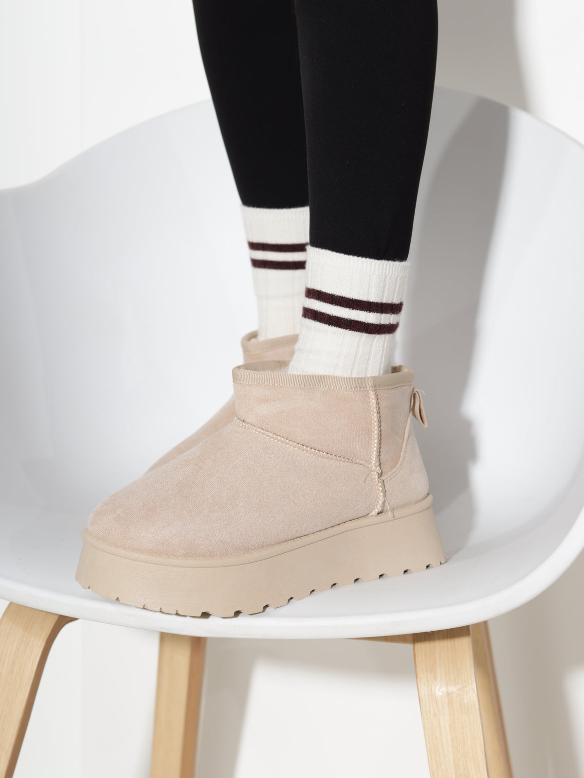 Bēši mākslīgās zamšādas zābaki, 'UGG' stilā - 21210