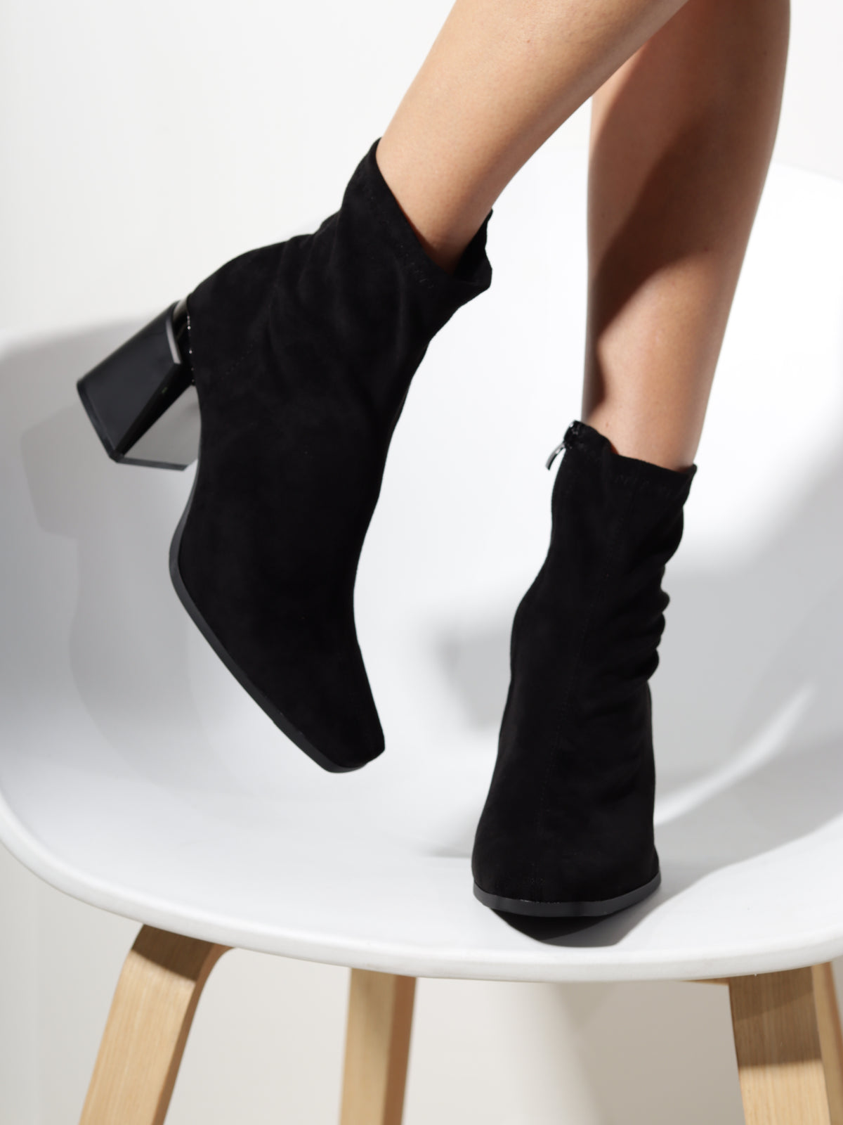 Melni, īsa garuma zeķzābaki 'Noir Elegant' - 20638