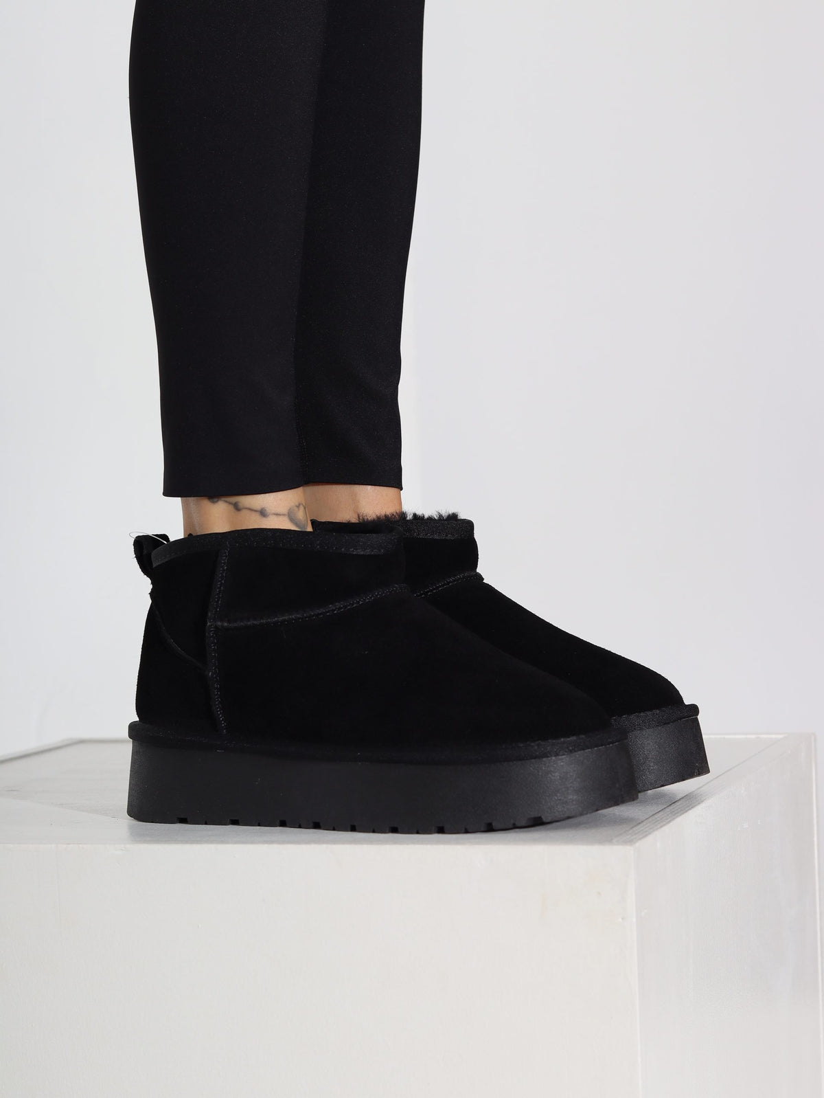 Melni, d/zamšādas mini 'UGG' tipa zābaki  - 16476