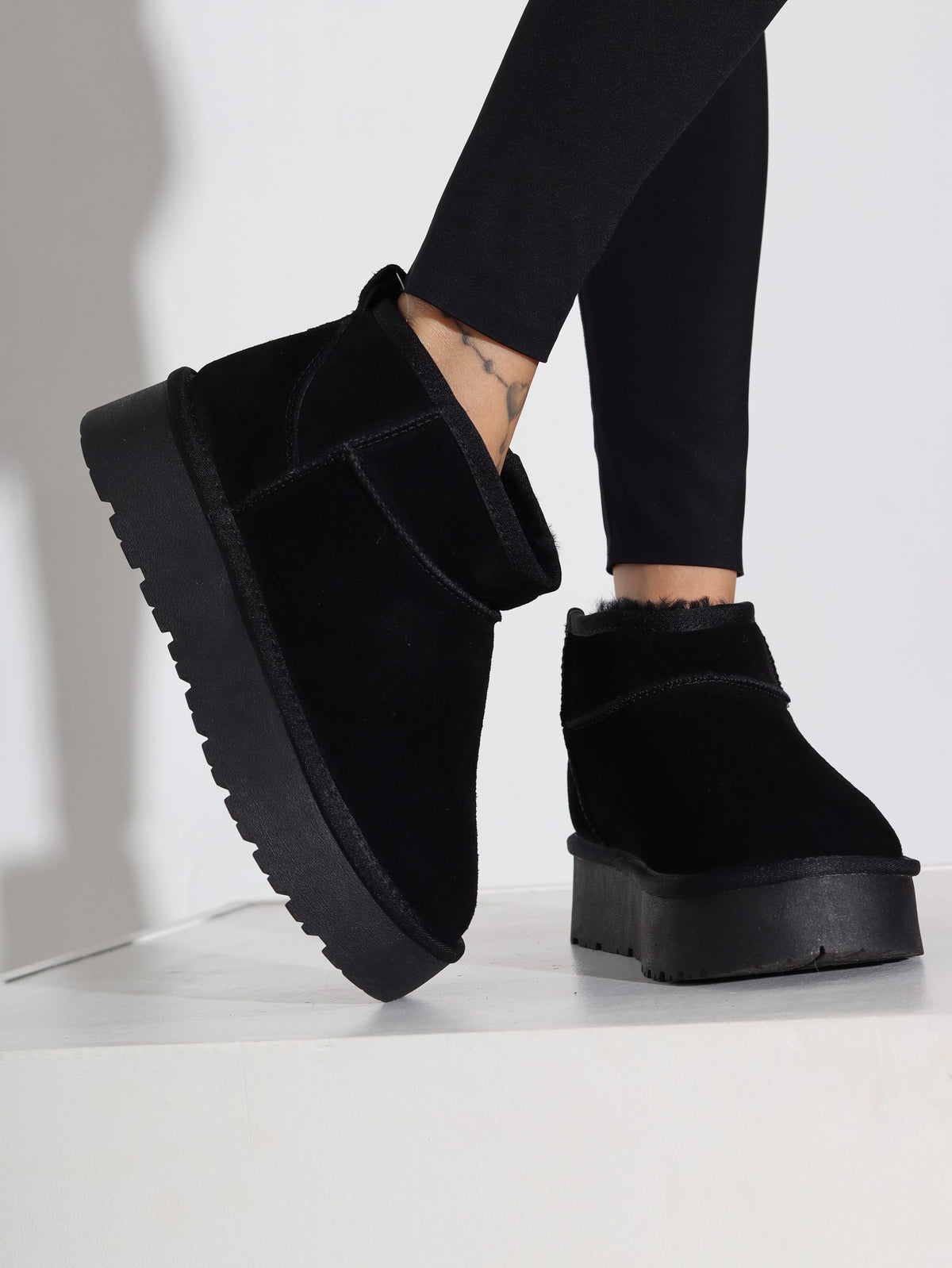 Melni, d/zamšādas mini 'UGG' tipa zābaki  - 16476