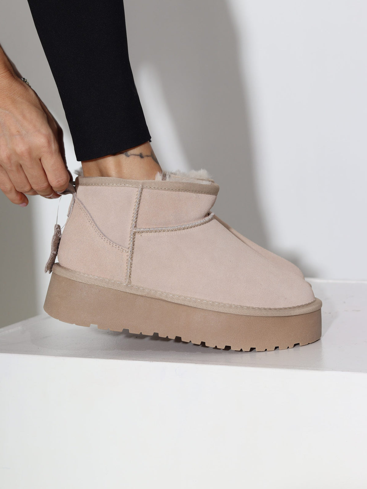 Bēši, d/zamšādas mini 'UGG' tipa zābaki  - 16475