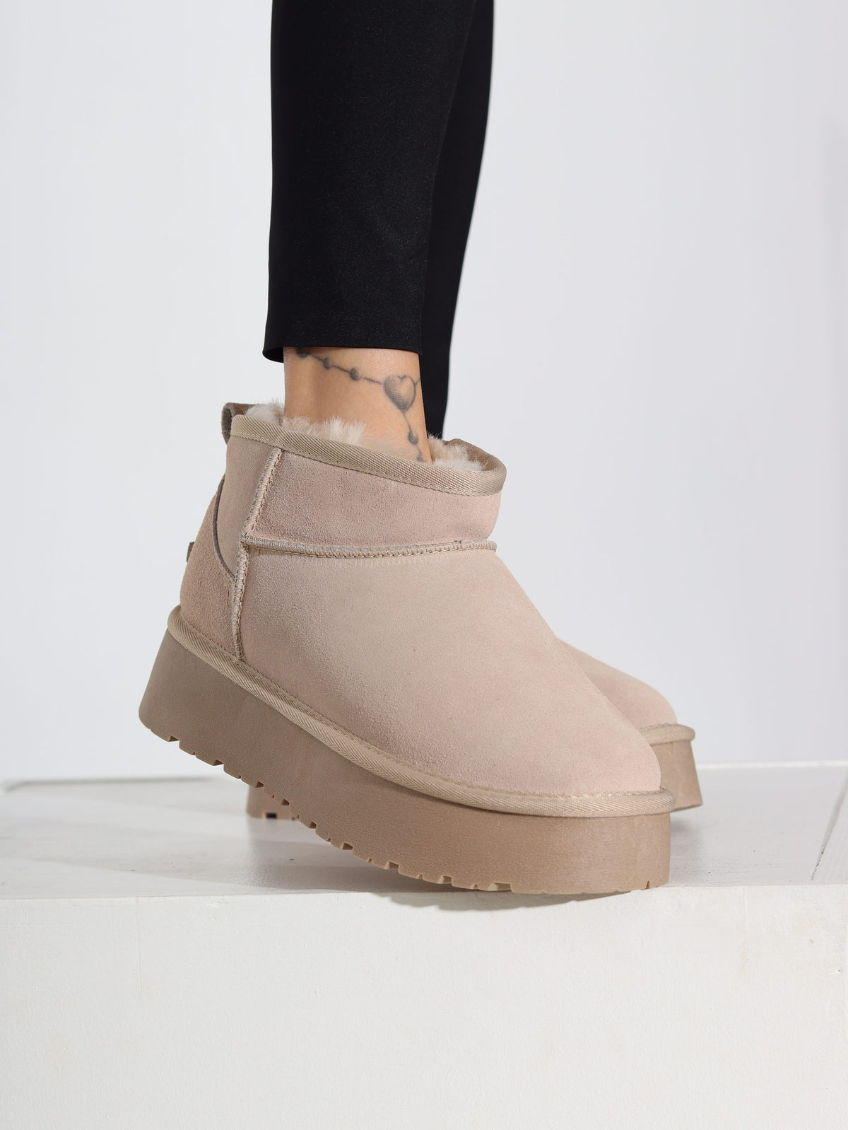 Bēši, d/zamšādas mini 'UGG' tipa zābaki  - 16475