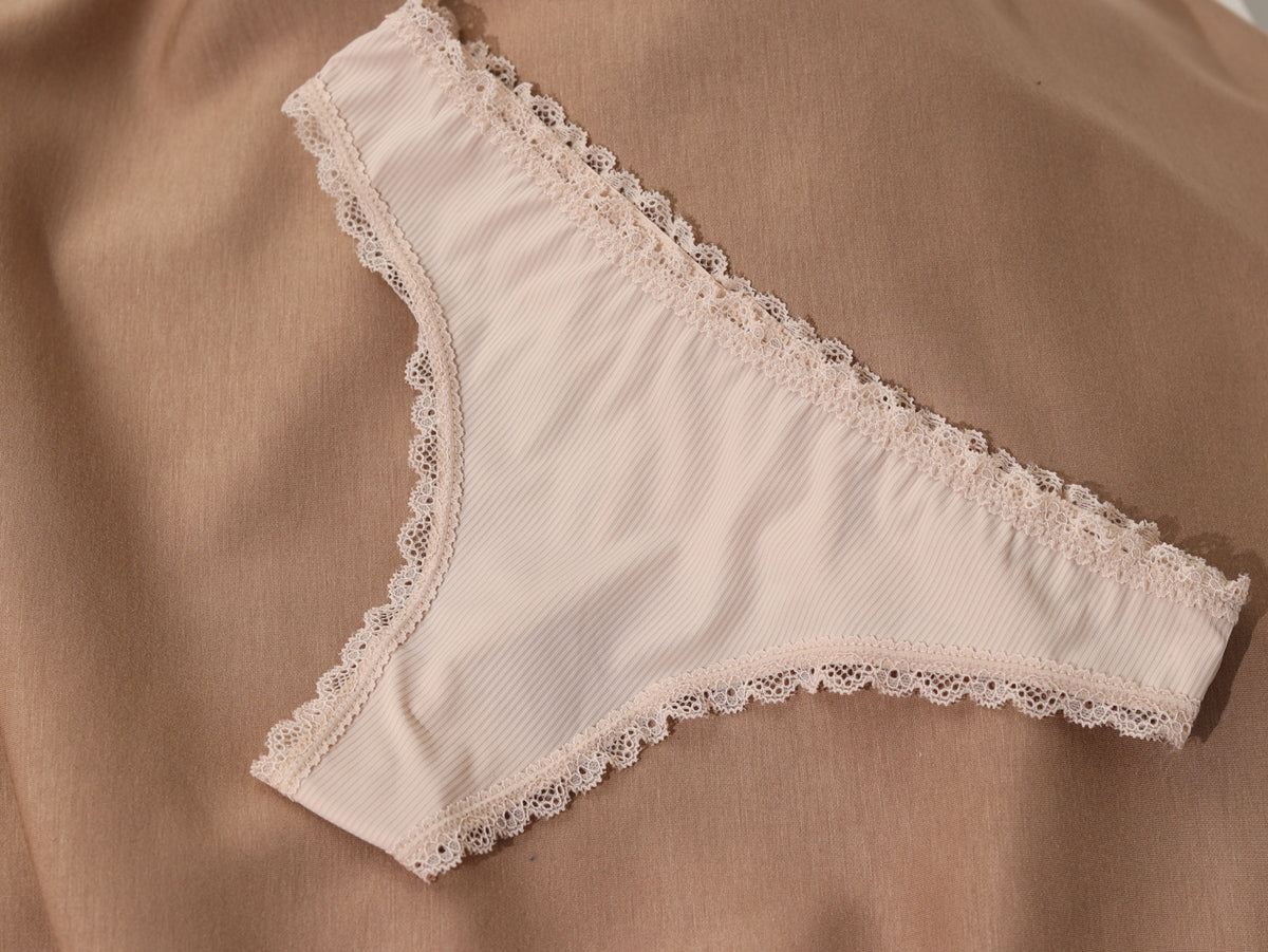 Bēšas string biksītes ar mežģīņu maliņu - 16209