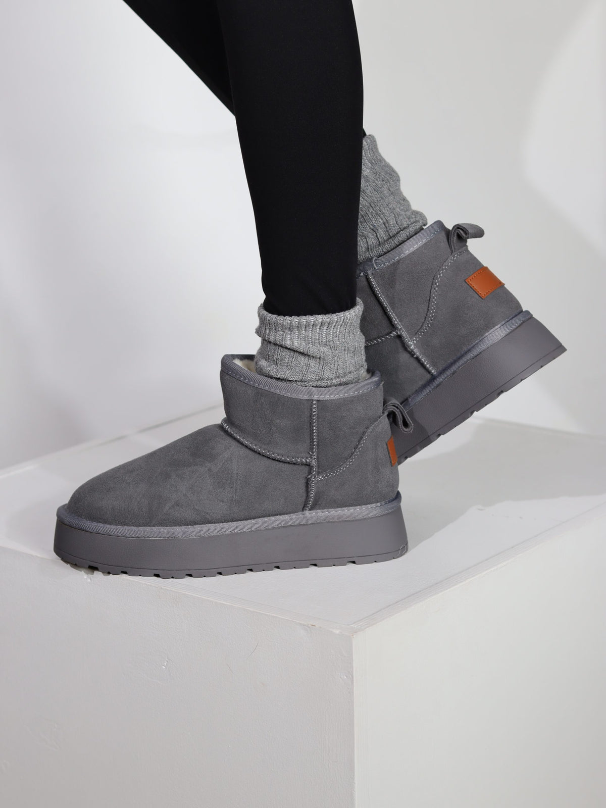 Pelēki d/zamšādas mini 'UGG' tipa zābaki  - 17731